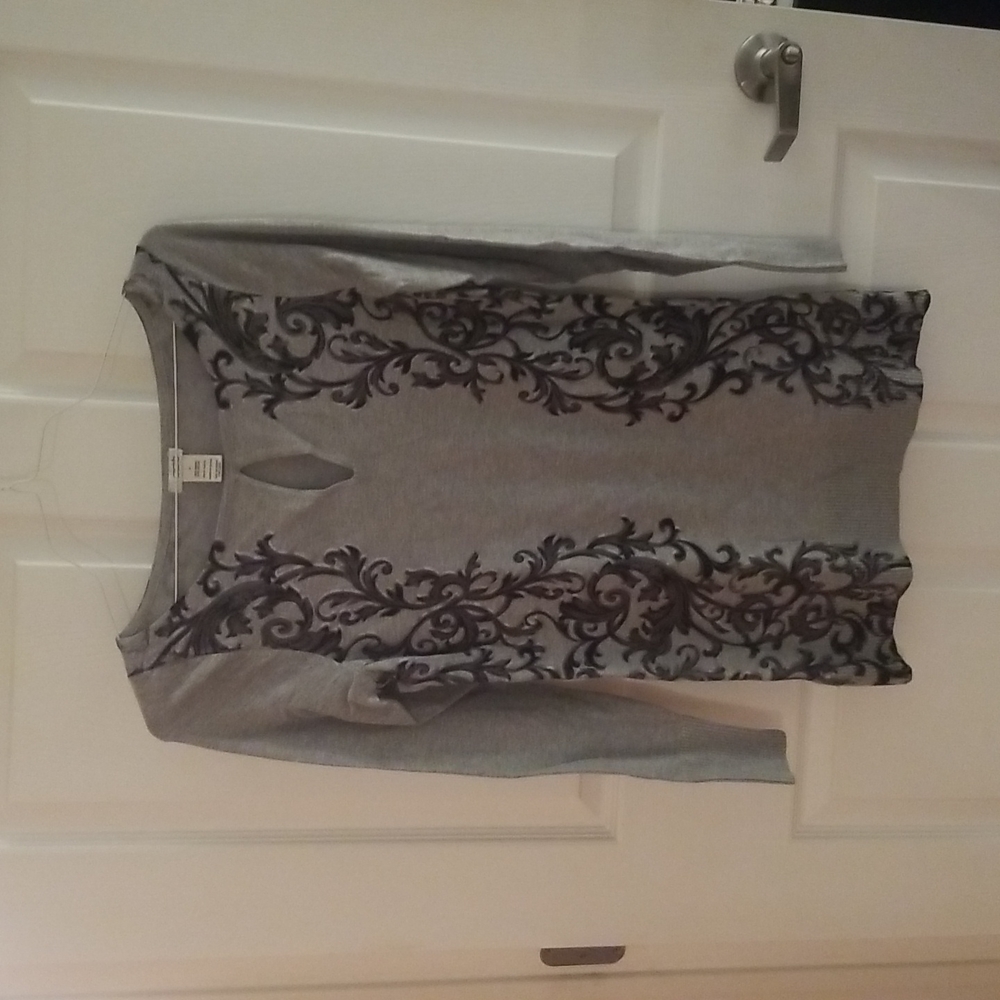 Gray sweater from cache med